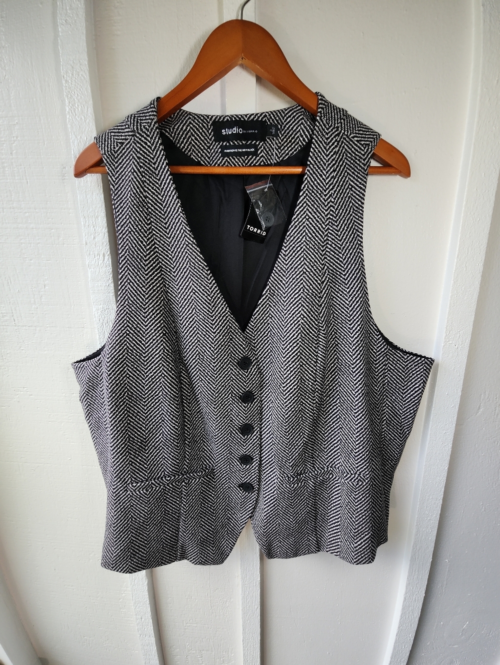TORRID STUDIO LUX PONTE Black & White Vest Strechy Size 3X 22-24